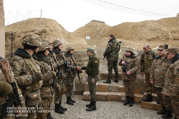 Le 31 décembre, Nikol Pachinian s’est rendu sur une position de défense à la frontière entre l’Arménie et l’Azerbaïdjan