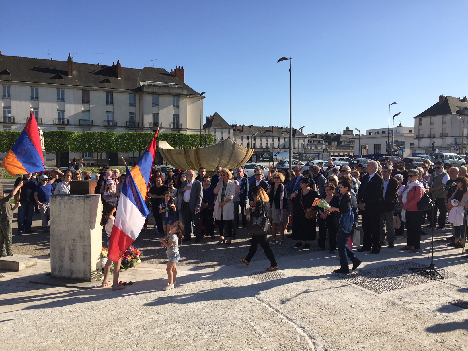 Tours
					Article complet reservé aux abonnés