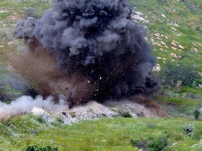 A la frontière entre l’Artsakh et l’Azerbaïdjan, forte explosion sur un point de défense azéri suivi de coups de feu et de l’arrivée d’une voiture de secours