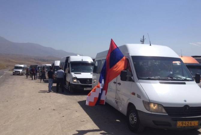 Plus de 1000 jeunes venus de l’Artsakh au meeting de Nikol Pachinian place de la République à Erevan hier soir