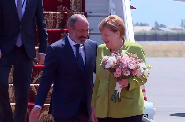 Nikol Pachinian et Angela Merkel