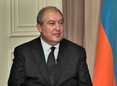 Le président Armen Sarkissian s’est rendu à Stepanakert pour les festivités du 27e anniversaire de la fondation de la République de l’Artsakh