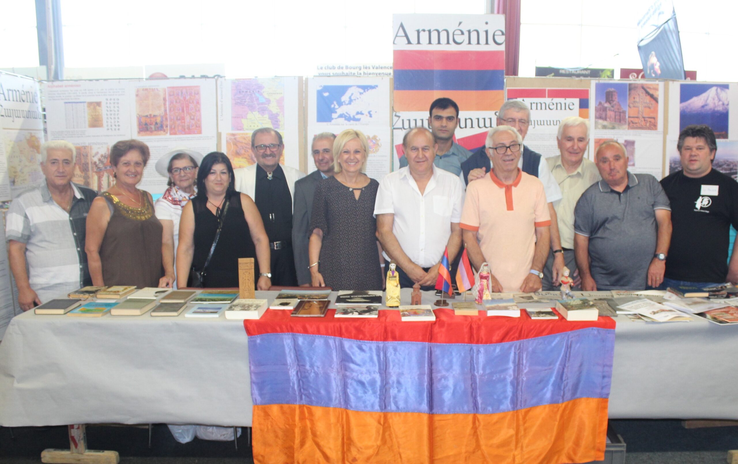 « Arménia », la MCA, la Croix Bleue Arménienne et Radio A au Forum des Associations de Bourg-Lès-Valence