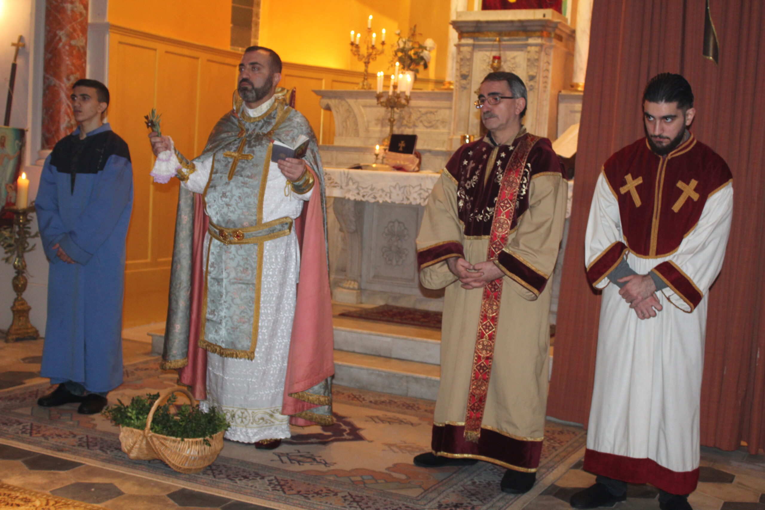 Dernière messe ce dimanche 9 septembre du père David Margaryan à Romans avant son départ pour Montréal (Canada)