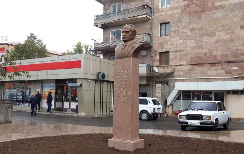 Le buste de l’Amiral Isakov inauguré rue Amiral Isakov à Stepanakert (Artsakh)