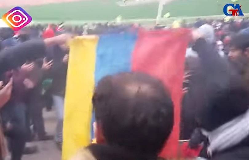 L’Iran arrête dès la sortie du stade de Tabriz 29 activistes iraniens d’origine azérie qui avaient brûlé le drapeau arménien pour protester contre les relations entre Erévan et Téhéran