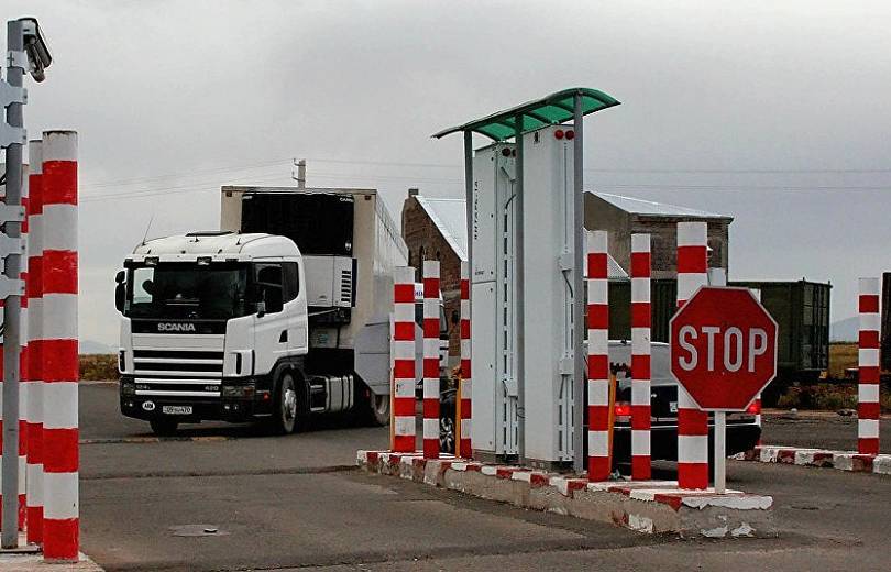 Les sociétés arméniennes pénalisées par le zèle des douaniers Géorgiens qui peuvent bloquer les camions arméniens durant plusieurs semaines pour contrôle