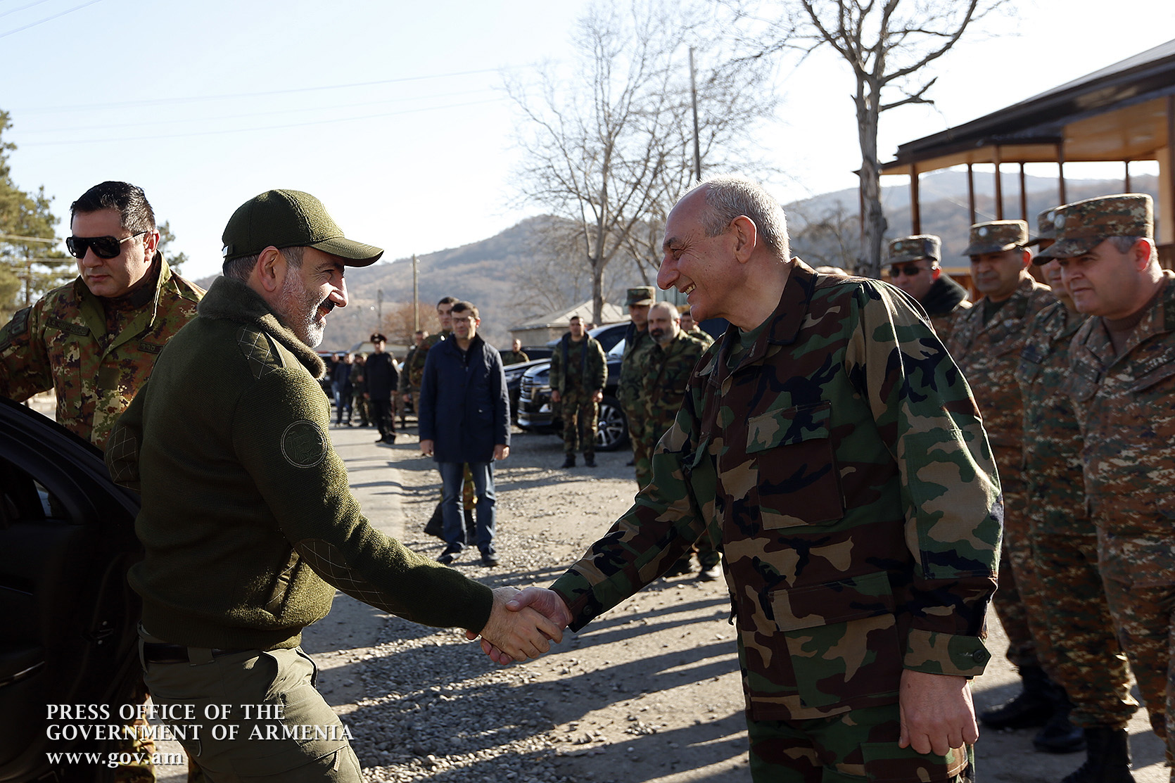 Le Premier ministre a visité les positions frontalières de la partie nord de l’Armée de Défense