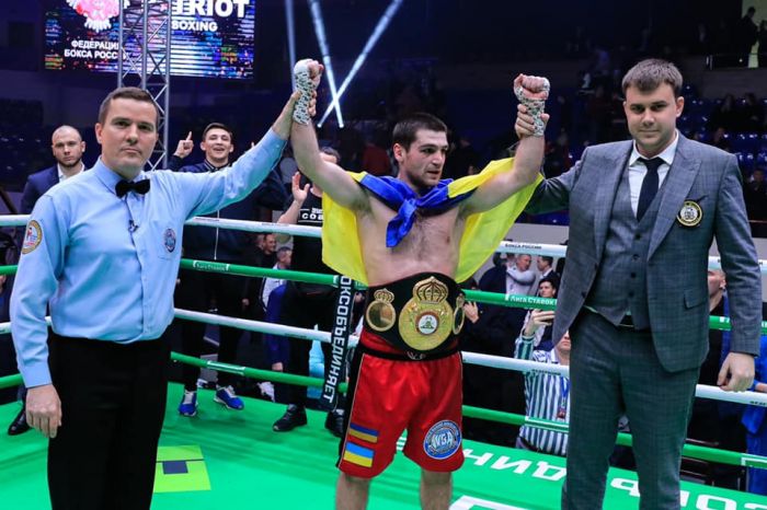 Le boxeur arménien Karen Tchoukhadjyan est allé en Russie pour ramener à l’Ukraine la ceinture mondiale WBA International des mi-moyens