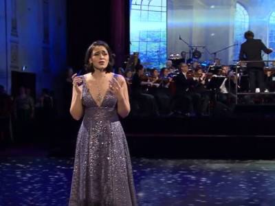 La soprano arménienne Ruzan Mantashyan a gagné son combat en chantant de façon merveilleuse au SemperOpernball