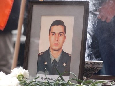 Il y a 16 ans le lieutenant Arménien Gourgen Margaryan était sauvagement assassiné à Budapest par le bourreau Azéri Ramil Safarov libéré en 2012 par la Hongrie complice de Bakou