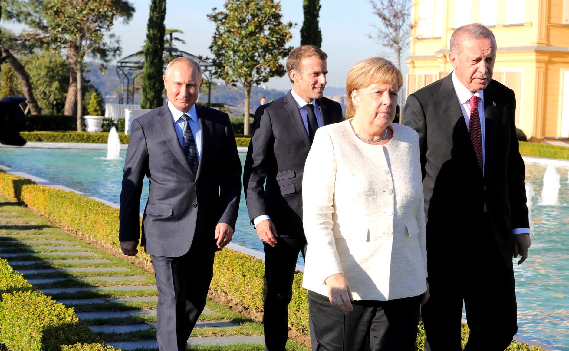 Erdogan dit qu’il recevra Macron et Merkel à Istanbul le 17 mars