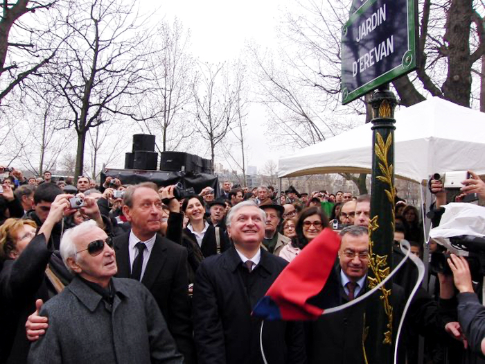 Il y a 12 ans Charles Aznavour inaugurait le Jardin d’Erevan