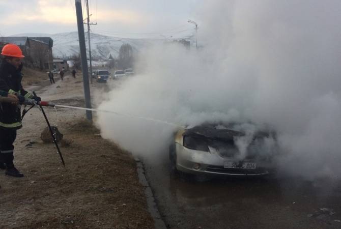 Une voiture incendiée à Yeghvard