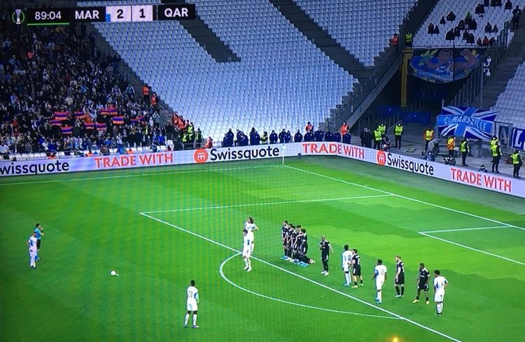 Des dizaines de drapeaux arméniens lors du match Olympique de Marseille-Qarabag (3-1), les Arméniens de Marseille étaient nombreux à manifester contre l’équipe azérie