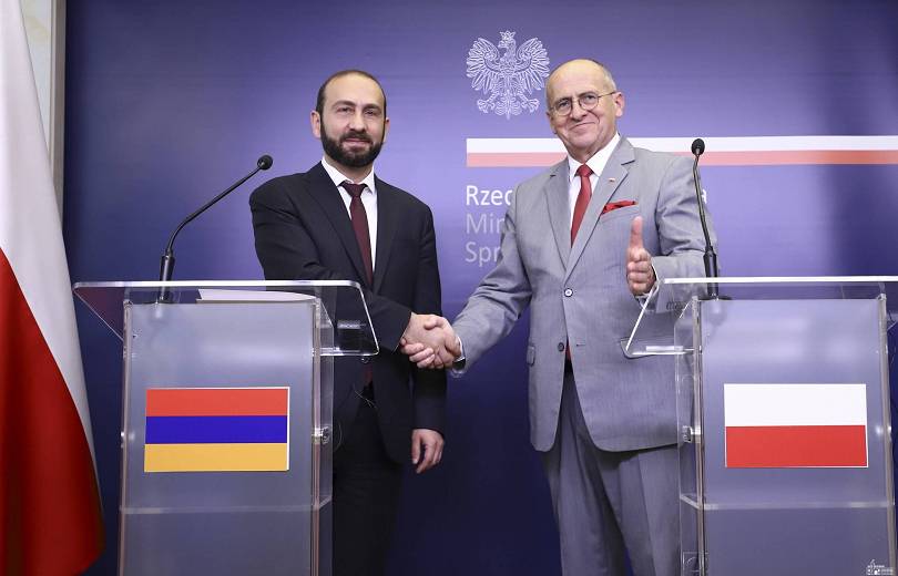 Ararat Mirzoyan en Pologne : Contrairement aux efforts déployés par l’Arménie, nous continuons à faire face aux déclarations belliqueuses de l’Azerbaïdjan