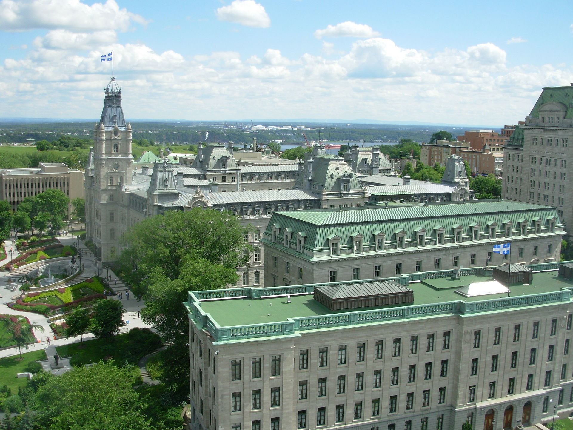 Trois arméniennes à l’Assemblée nationale du Québec