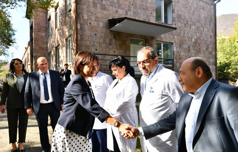 Anna Hakobyan qui se trouve dans la région de Tavush a visité le Centre médical « Idjevan »