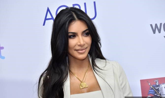 Kim Kardashian appelle sur Instagram à la levée du blocus du corridor de Latchine et fait parler des enfants de l’Artsakh