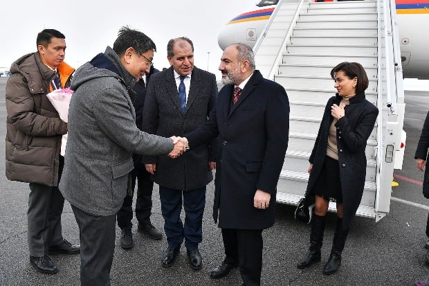 Nikol Pachinian est arrivé avec sa femme à Almaty (Kazakhstan) pour une visite de travail