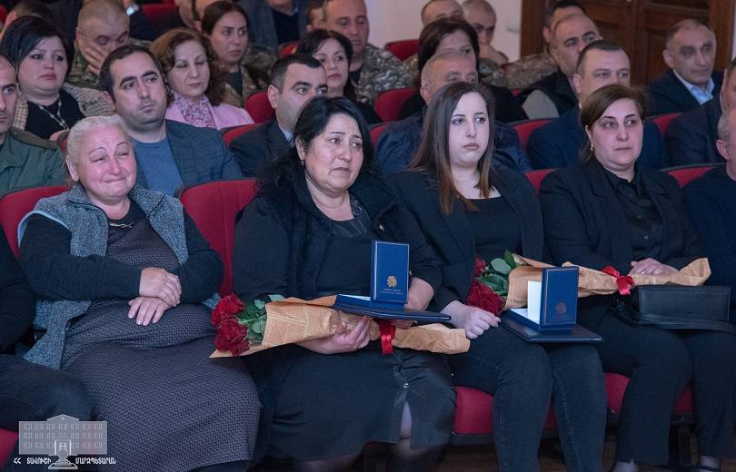 3 soldats Arméniens de la région de Tavoush morts lors de l’agression de septembre ont été récompensés à titre posthume