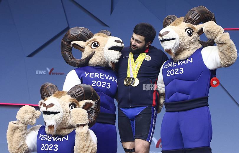 Sous les couleurs de l’Arménie, Garik Karapetyan (102 kg), champion d’Europe d’haltérophilie à Erévan, en établissant des records