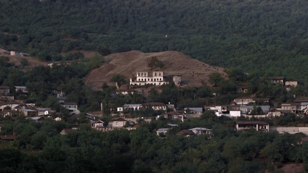 Projection du superbe documentaire « Notre village » à Lille