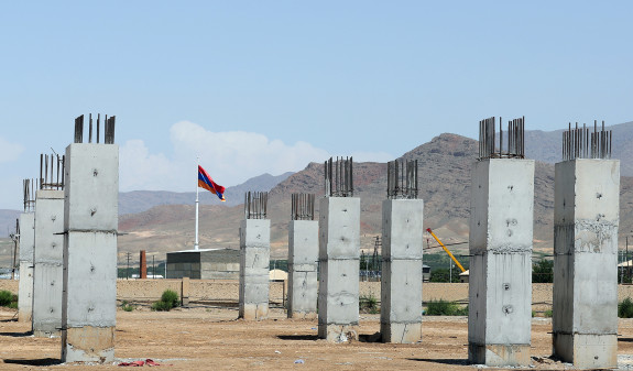 Les Azéris ont de nouveau tiré sur l’usine métallurgique en construction à Yeraskh selon Pastinfo