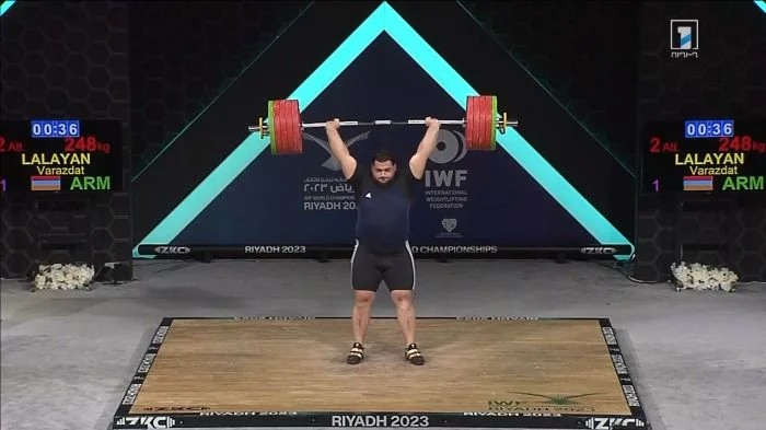 Varazdat Lalayan (Arménie), vice-champion du monde d’haltérophilie (super-lourds), Gor Misansyan (Bahreïn) médaille de bronze