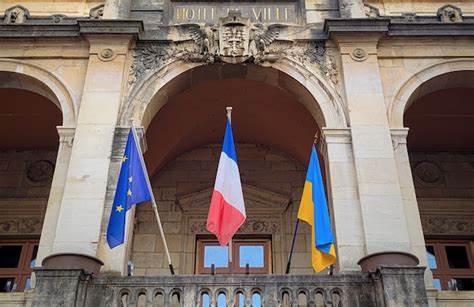 Le maire de Vienne a fait retirer le drapeau ukrainien du fronton de la mairie suite aux déclarations du président ukrainien félicitant Aliev pour le Haut-Karabagh