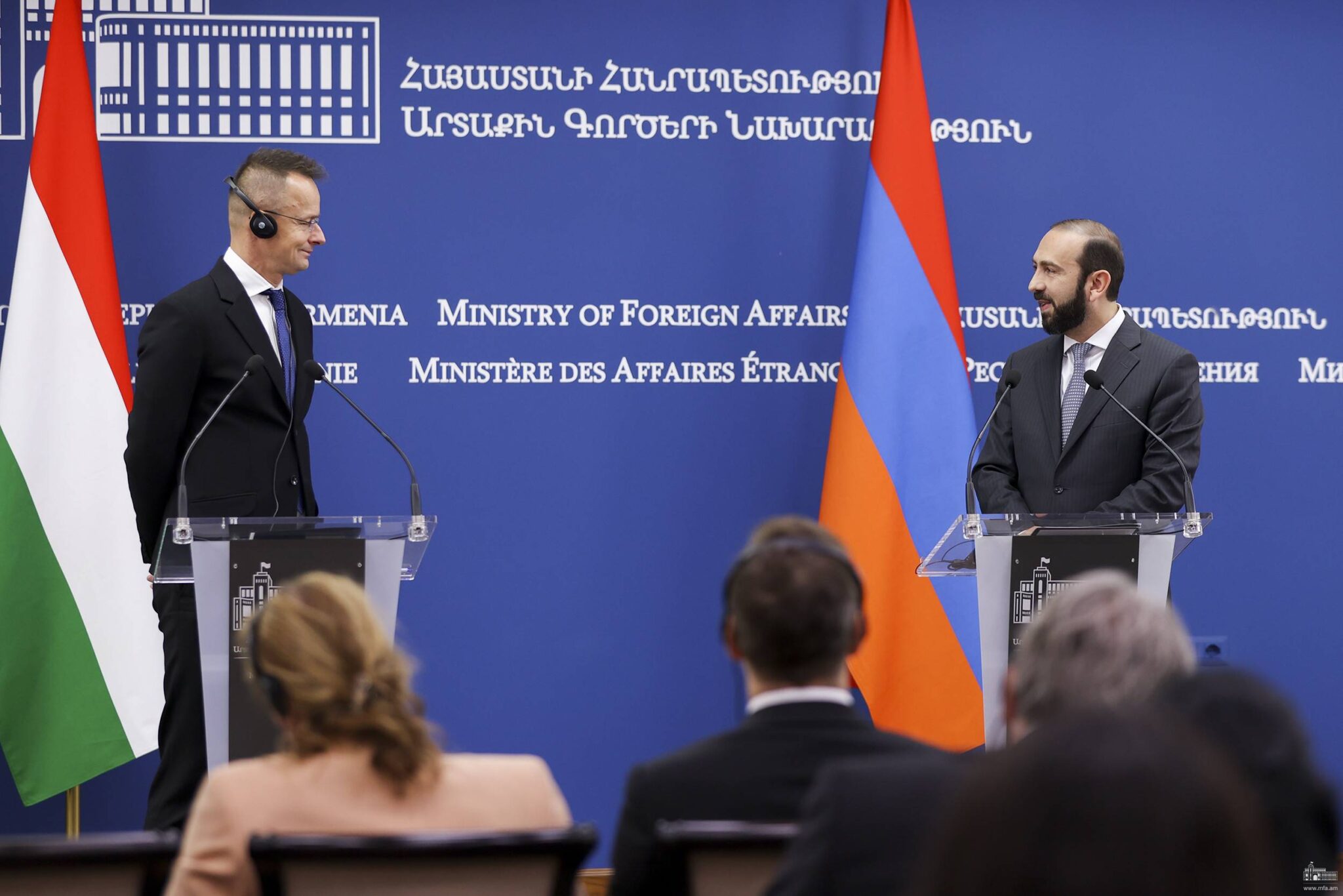 Une paix stable entre l’Arménie et l’Azerbaïdjan est possible si l’intégrité territoriale est reconnue et si la délimitation est mise en œuvre affirme Ararat Mirzoyan à son homologue Hongrois