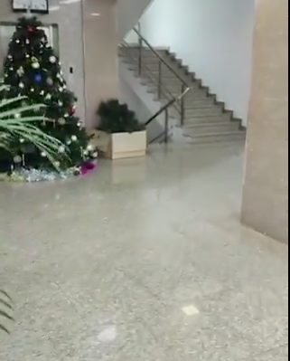 Les décorations azerbaïdjanaises dans l’hôpital vide de Stepanakert