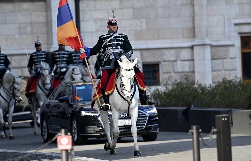 Comment le président de la République d’Arménie a été accueilli à Budapest (photos, vidéo)