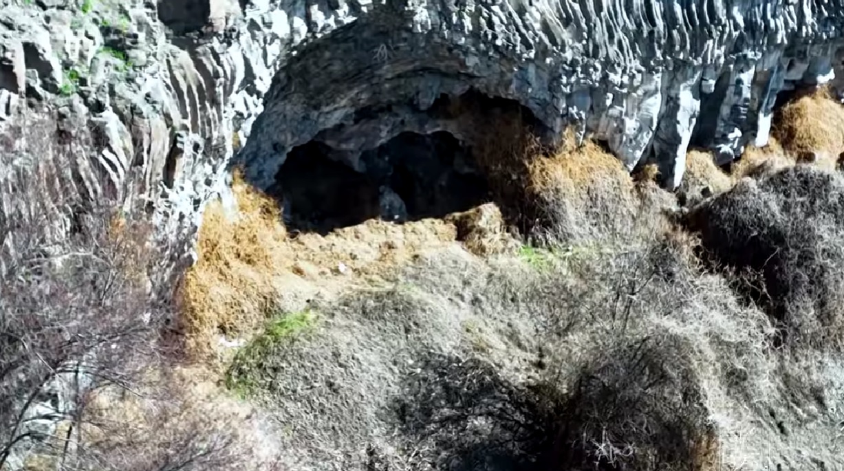 Une riche collection archéologique a été découverte dans la plus ancienne grotte d’Erevan datant de l’âge de pierre