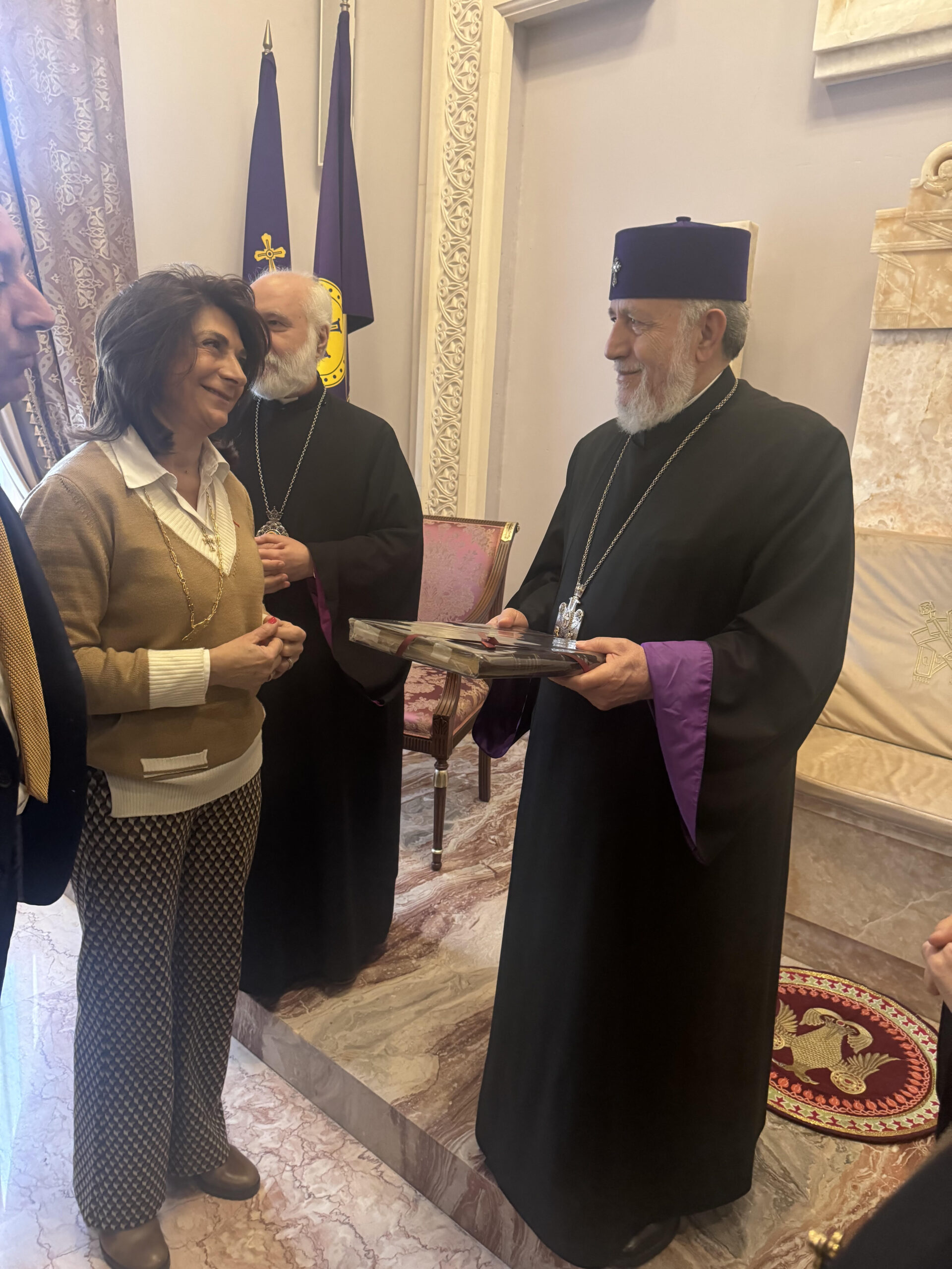 Martine Vassal a été reçue par le Catholicos Karekine II, a rendu hommage au vice-amiral Louis Dartige du Fournet