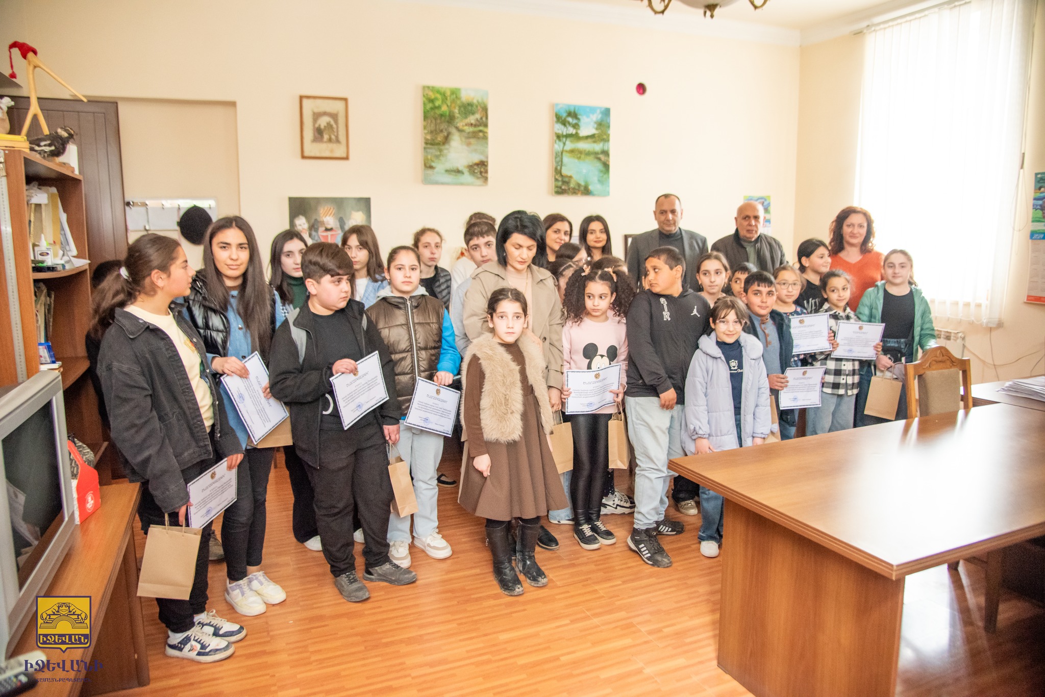 Exposition d’œuvres d’enfants lors des Journées de la Francophonie-2024 à Idjevan (Arménie) : l’amitié entre la France et l’Arménie s’exprime à travers les œuvres