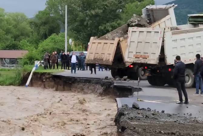 Suite aux crues et effondrement des routes au nord de l’Arménie, la route Dilidjan-Idjevan est fermée