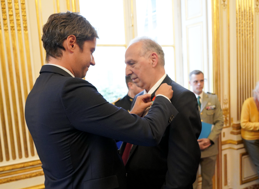 Gabriel Attal remet la Légion d’Honneur au pasteur René Léonian