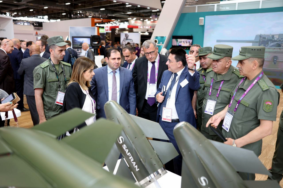 Suren Papikyan à l’exposition internationale EUROSATORY