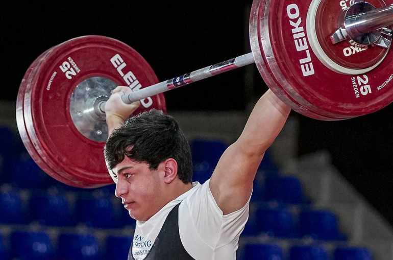 Valerik Movsisyan (Arménie) double champion du Championnat d’Europe U17 d’haltérophilie