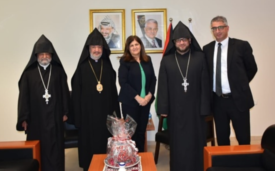 Le ministre de l’Autorité palestinienne, Farsin Aghabekian Shaheen, rencontre une délégation du Patriarcat arménien à Jérusalem