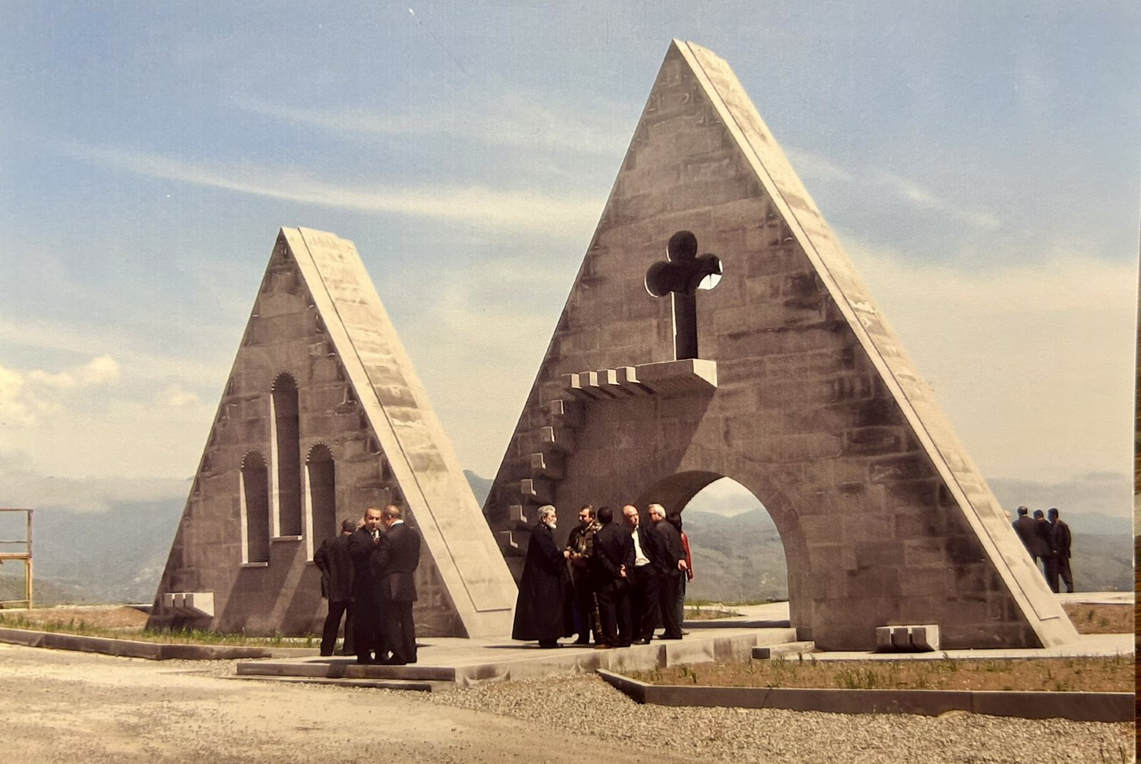 L’Azerbaïdjan a détruit en Artsakh occupé le monument des « Grand et Petit Syunik »