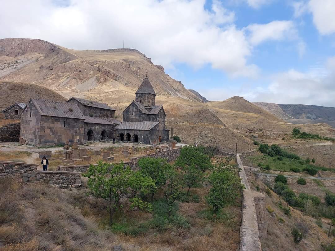 La restauration des monuments de la région de Syunik au sud de l’Arménie examinée par les responsables gouvernement arménien