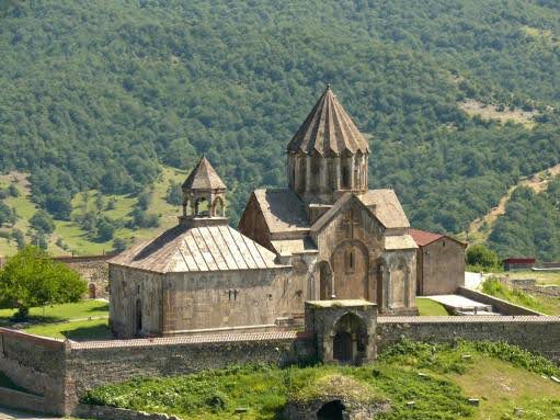 Après la publication d’articles sur les monastères de l’Artsakh dans l’Osservatore Romano, mettant en doute la nature arménienne de ces édifices, le Vatican a ouvert une enquête