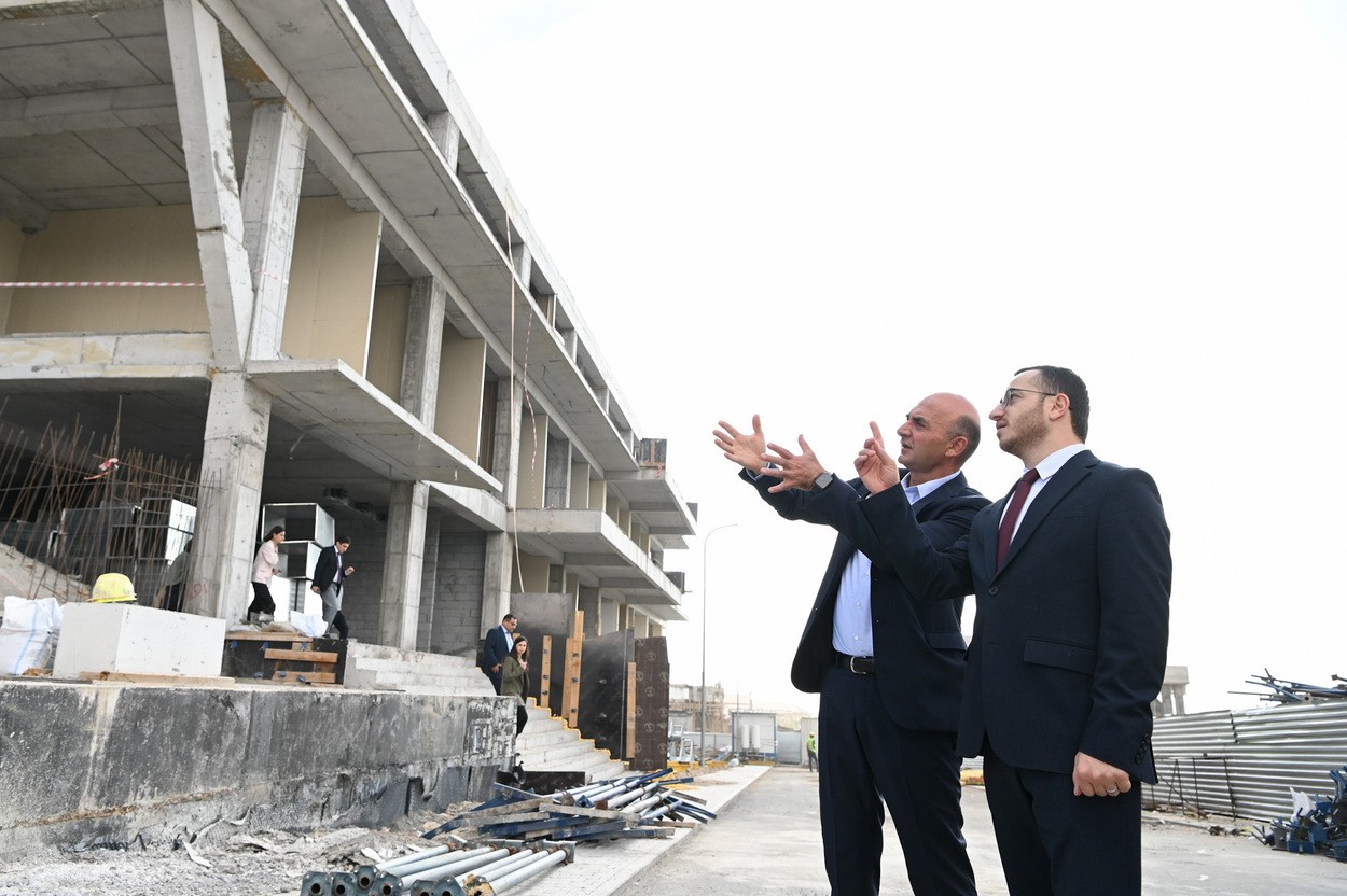 Mkhitar Hayrapetyan a visité les travaux en cours de la « Cité de l’Ingénierie » en construction en Arménie