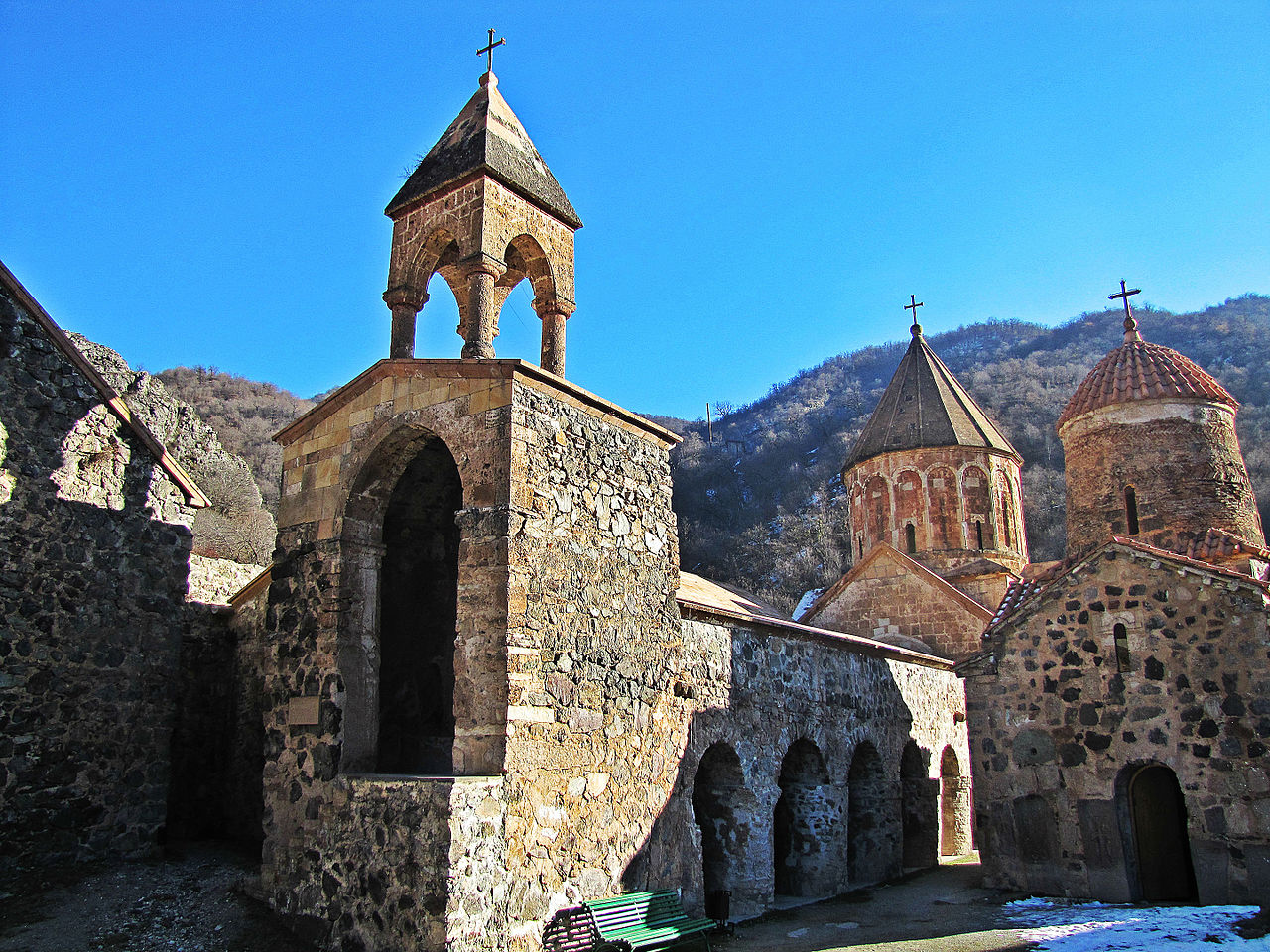 L’Azerbaïdjan ose accuser l’Arménie d’avoir volé les cloches du monastère arménien de Dadivank en Artsakh occupé