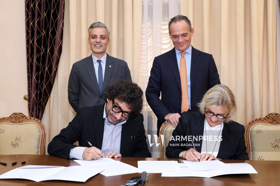 Signature de l’accord entre le Théâtre national académique d’opéra et de ballet et l’Académie des arts et métiers du théâtre de la Scala