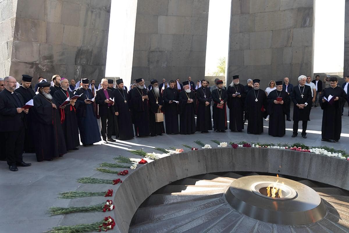 Une prière a été réalisée au mémorial du génocide des Arméniens de Tsitsernakaberd et au panthéon militaire « Yerablur »