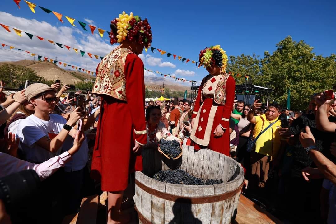 Fête du vin à Areni en présence de Gevorg Papoyan le ministre arménien de l’Economie