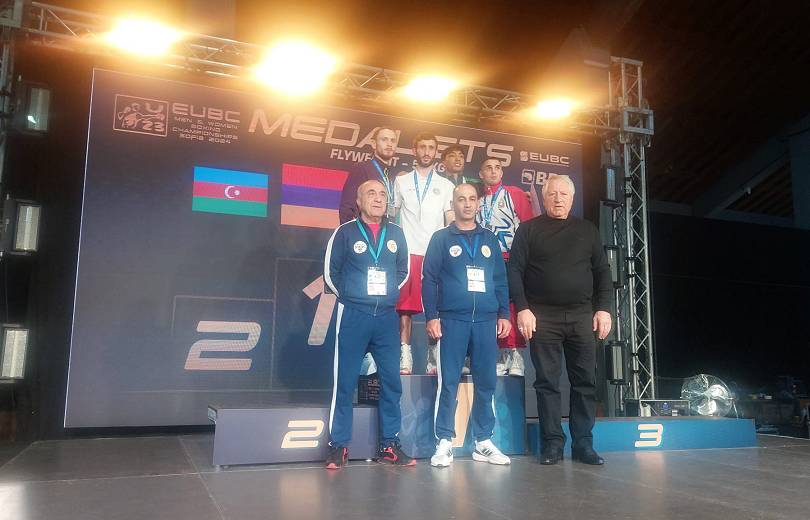 Rudolph Garboyan (Arménie) a battu le représentant de l’Azerbaïdjan et est devenu champion d’Europe des 51 kg de boxe des U23, Artur Sahakyan, Harutyun Hakobkokhyan et Ruslan Aslikyan vice-champions